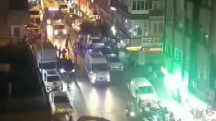 Güngörende 4üncü kattan minibüsün üzerine düşen çocuk ölümden döndü