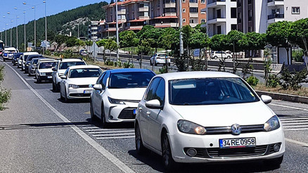 9 günlük tatil öncesi Muğlaya ziyaretçi akını: Kilometrelerce araç kuyruğu oluştu... İstanbul trafiğinde son durum