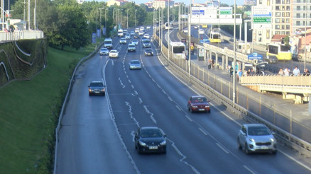 İstanbulda alışılmadık pazartesi Yollar boş kaldı