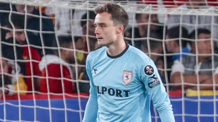 Göztepe, Jakub Szumskiyle ilgileniyor