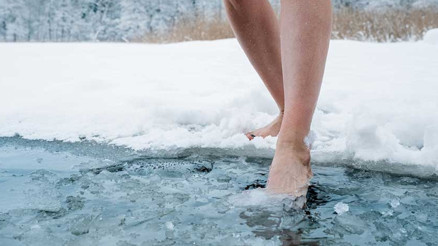 Dünyada yaygınlaşan yaşlanma karşıtı trendler gerçekten işe yarıyor mu Kızılötesi ışık terapisi, aralıklı oruç, soğuğa maruz kalma, gıda takviyeleri…