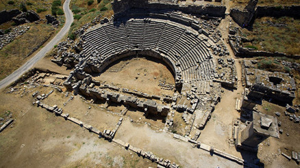 ANTİK TİYATROLARLA TARİHE YOLCULUK