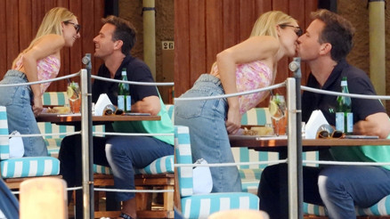 Öpüşmekten yemek yiyemediler: Geçen hafta karısından boşandı, teselliyi eski sevgilide buldu Öpüşmekten yemek yiyemediler: Geçen hafta karısından boşandı, teselliyi eski sevgilide buldu