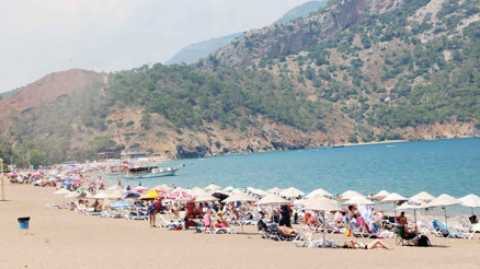 Sahillerden tatilci ordusu geçti