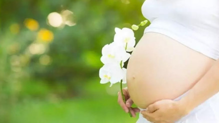 Hamileyken denize girilir mi Hamilelikte denize girmek zararlı mı Uzmanlardan fayda ve zarar uyarısı