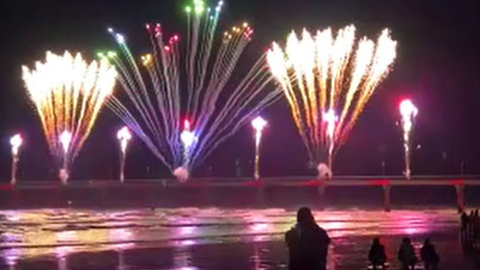 Yeni Zelanda’da 35 bin kişi havai fişek gösterisini izledi