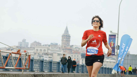 130 bin koşucuyla 153 milyonluk yardım... İyiliğe koşuyor 130 bin koşucuyla 153 milyonluk yardım... İyiliğe koşuyor