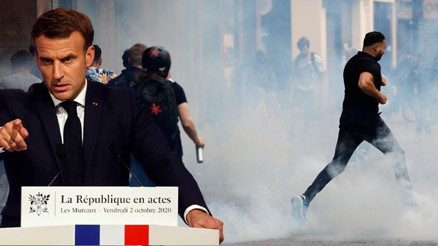 Macron harekete geçti ancak hala eleştiri oklarının hedefinde