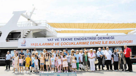 Yaşlılar ve çocuklar Boğaz’la buluştu