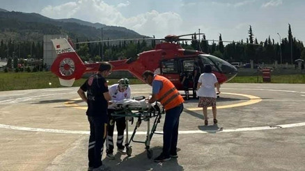 Denizde boğulma tehlikesi geçiren çocuğa ambulans helikopterle sevk Denizde boğulma tehlikesi geçiren çocuğa ambulans helikopterle sevk