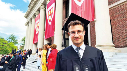 Başarıdan başarıya koşuyor... Harvard’da lisans Oxford’da master Başarıdan başarıya koşuyor... Harvard’da lisans Oxford’da master