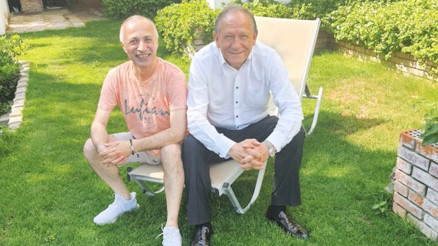 Adnan Kaya ve Mete Tamer Omur ile Şezlong Sohbetleri Kuşadası’nın dünyada bilinirliği çok yüksek, dolayısıyla tanıtmak ve pazarlamak daha kolay