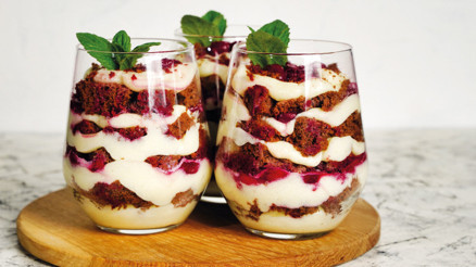 Buz gibi kâseler,  buzdan dilimler...