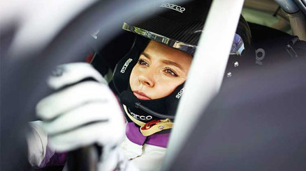 Rüzgârla yarışıyor