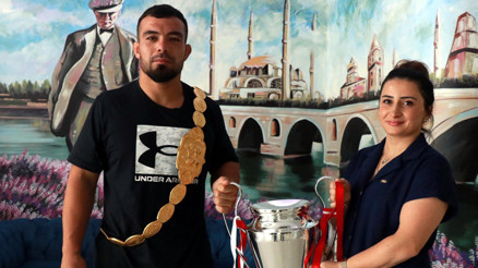 Başpehlivan Yusuf Can Zeybek’in eşi Sümeyye Zeybek: O anki coşkuyla sahaya girdim