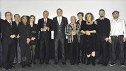 Ediz Hun: Türkiyenin Aydınlık yüzlerisiniz