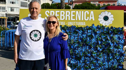 “Mavi Kelebekler” Zeliha Sunal’ın tablosunda canlandı