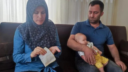 Doğduğundan beri ağlayan Adem bebeğin vücudunda enjektör iğnesi çıktı