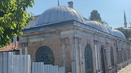 İstanbuldaki Adile Sultan Türbesinin içler acısı hali: Çökme tehlikesi var