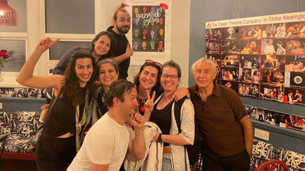 ‘Mevsimlik Oyuncular’ iftiharla sunar