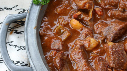 Güveçte kuşbaşı kavurma tarifi