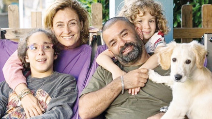 Yorulmuş bir erkek tarafı var gibi