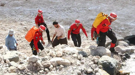 Hakkaride buzullara düşüp kaybolan kişiler aranıyor