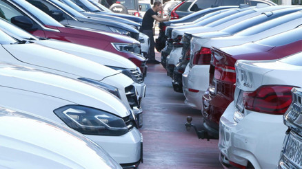 İkinci elde fiyat kısıtlaması başladı Galericiler kurala uymadı