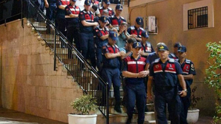 Aracını satmak isteyenlere sahte dekont tuzağı... 32 şüpheli gözaltında