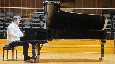 Piyanist Utku Asan’dan ‘Kara Toprak’lı final