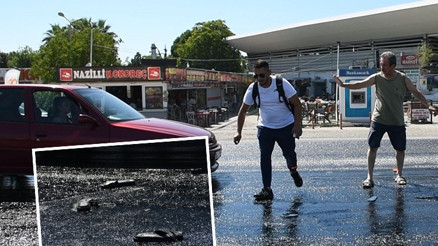 Kuşadasında sıcaklık 44 dereceyi gösterdi Terlikler asfalta yapıştı