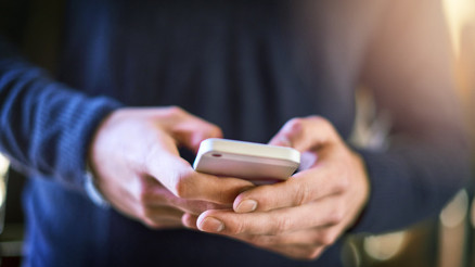 Cepteki mobil telefonlar spermler için tehlike saçıyor