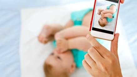 Sosyal medyada paylaşılan çocuk fotoğraflarında pedofili tehlikesi... Siz silseniz bile platformun sahibi silmiyor