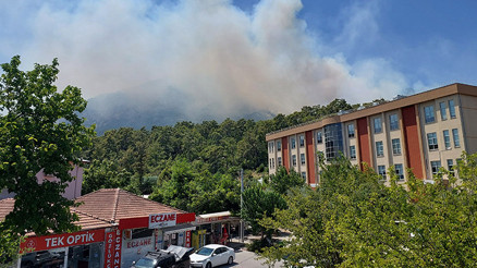 Alevler kemer’i sardı Evler ve devlet hastanesi boşaltıldı