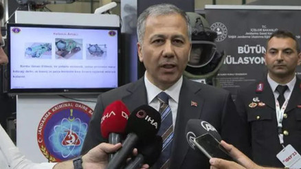 İçişleri Bakanı Yerlikaya IDEF Fuarını ziyaret etti