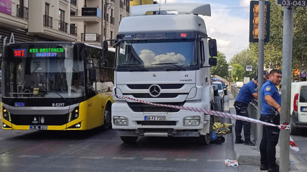 TIRın altında kalan 83 yaşındaki engelli hayatını kaybetti