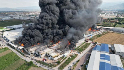 Son dakika... Bursadaki fabrika yangını kontrol altına alındı