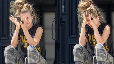 O da lanetli dizide oynamıştı: Evinin merdivenlerine yığıldı kaldı