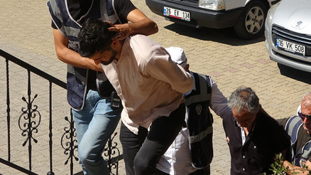 Bilecikte kan donduran olay Sevgilisinin parmaklarını satırla kesti