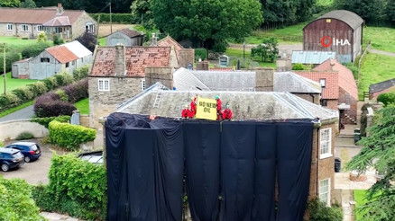 Aktivistlerden, İngiltere Başbakanı Sunak’ın evine siyah örtülü eylem