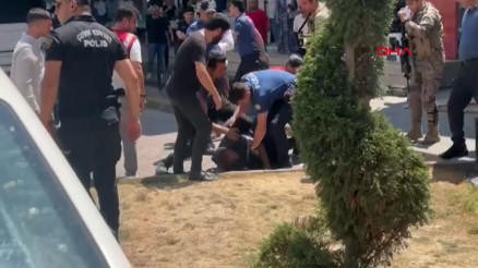 Esenyurt saldırganlarının sevk edildiği Büyükçekmece adliyesi önünde hareketlilik