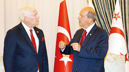Rumları çıldırtan ziyaret Cesur Amerikalı KKTC’ye gitti, Tatar ile buluştu
