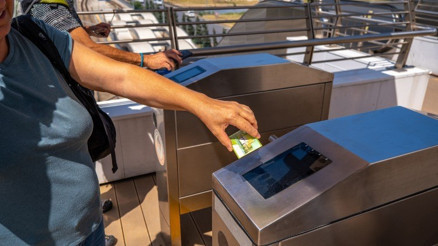 İstanbulda 65 yaş üstü ücretsiz ulaşım kalktı mı, devam ediyor mu Açıklama geldi 65 yaş üstü ücretsiz ulaşım (otobüs, İETT, toplu taşıma) son durum