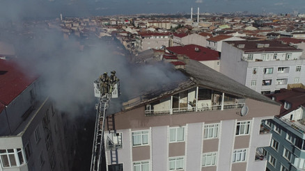 Ağabeyinin kendisine aldığı telefonu beğenmeyince evi ateşe verdi
