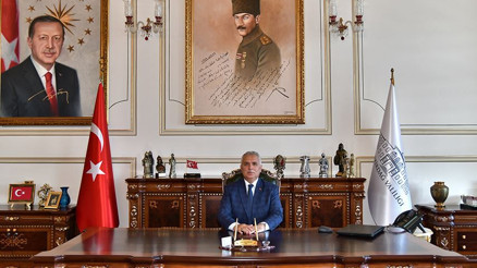 TRABZON VALİSİ AZİZ YILDIRIM ASLEN NERELİ Aziz Yıldırım kimdir, kaç yaşında ve hangi görevlerde bulundu İşte, Yeni Trabzon valisi Aziz Yıldırım’ın hayatı…