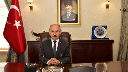 Yaşar Karadeniz kimdir, kaç yaşında ve aslen nereli Yeni Sakarya Valisi Yaşar Karadenizin biyografisi