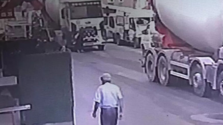 Pendik’te korkunç kaza Beton mikserinin altından kriko ile kurtarıldı