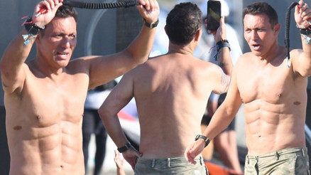 Mustafa Sandalın kasları sahte mi