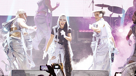 Hande Yener Kuruçeşmeyi salladı: İşime çok aşığım