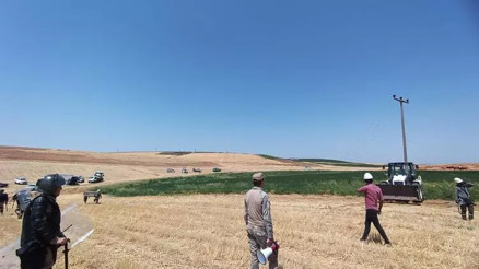 Mobil ve kaçak trafo kullanan şahıslardan enerji şirketi personeline taşlı saldırı